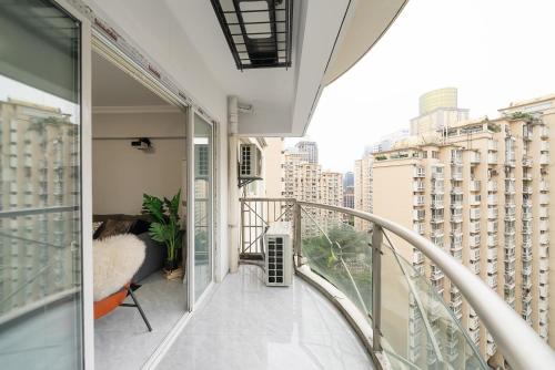 Three-Bedroom Deluxe Apartment image 8