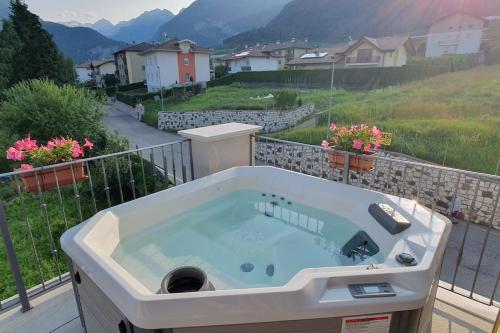 Living with style between mountains & apple orchards in Tuenno