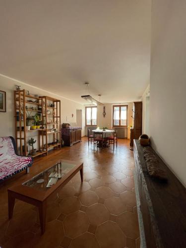 Koplietošanas atpūtas telpa ar TV, Ai 4 Gatti B&B in Bielmonte