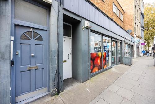 Chic 2BR Residence  Minutes to Central London - image 13