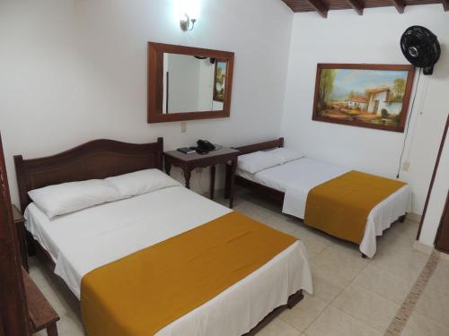 1 double bed, 2 twin beds
