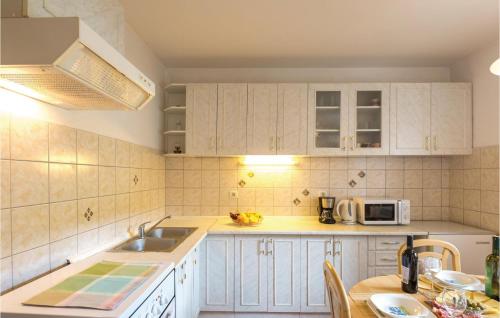 Kitchen, Stunning Home In Slivno in Slivno