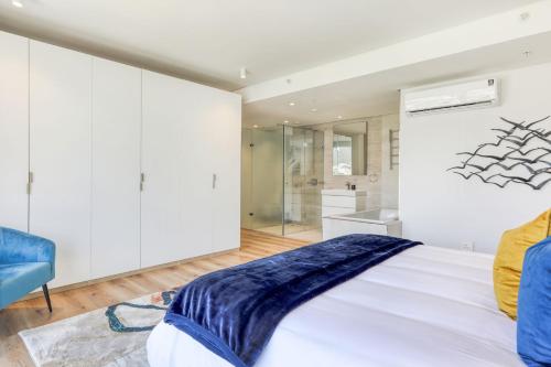 Always-Power Panoramic Mountain View Apartment - image 11
