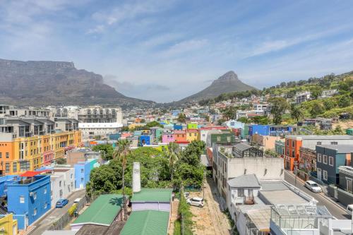 Always-Power Panoramic Mountain View Apartment - image 7