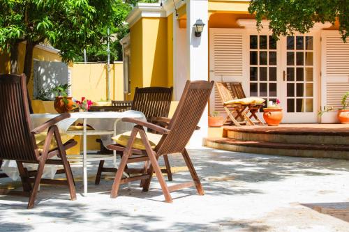 設施, Landhuis Francia in 威廉斯塔德市中心