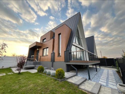 2 bedrooms, 3 beds