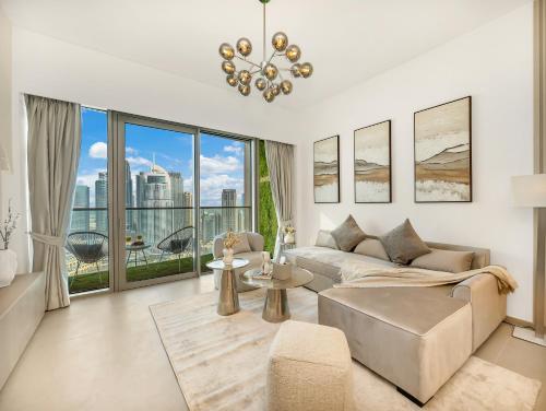 SmartStay at Grande Signature - Burj Khalifa View - 5 min Dubai Mall - Downtown Dubai - Brand New Luxury Apartments - image 6