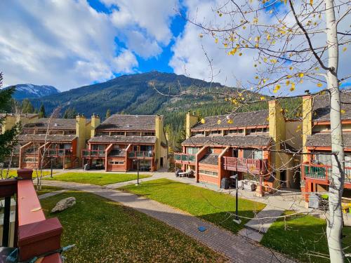 ทัศนียภาพภายนอกโรงแรม, Horsethief Lodge by StayIn in พาโนรามา (BC)