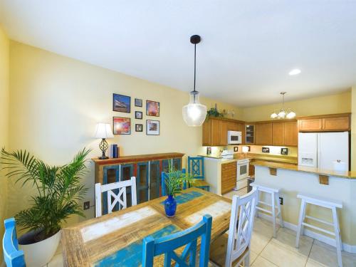 Coastal Bliss Retreat - Beach Vibes & Rockets in Cocoa Beach, USA