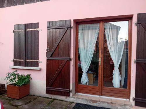 Chambre spacieuse dans joli village alsacien - La Wick