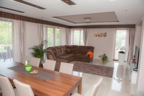 Relax Wellness Apartman Komlóska (Relax Wellness Apartman Komloska) in Komlóska