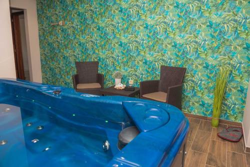 Karstais baseins, Relax Wellness Apartman Komlóska (Relax Wellness Apartman Komloska) in Komlóska