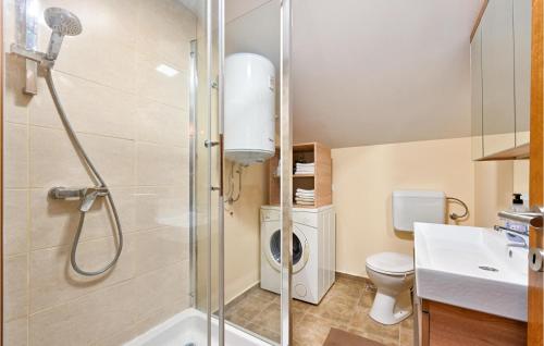 Bathroom, Lovely Home In Kupinovac in Leticani