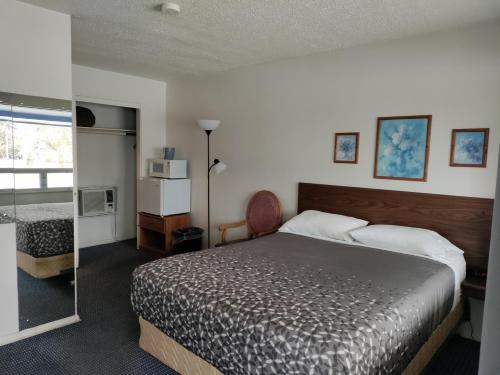Eight Bar B Motel in Hartline