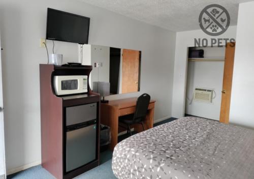 Eight Bar B Motel in Hartline