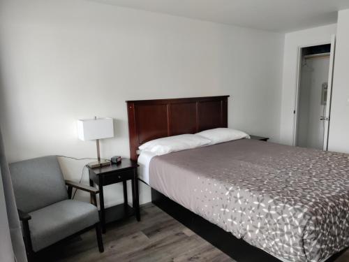 Eight Bar B Motel in Hartline