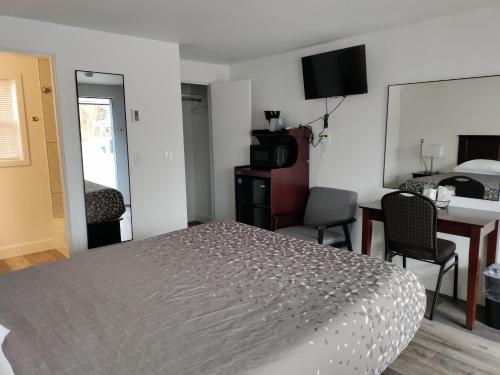 Eight Bar B Motel in Hartline