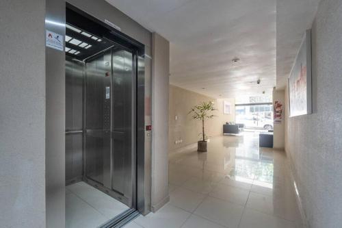 One-Bedroom Apartment image 3