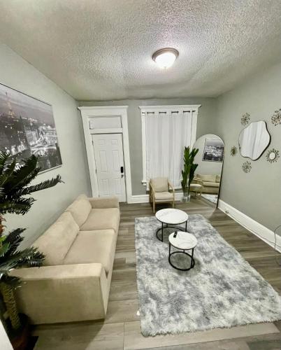 Chic Contemporary & Spacious 3br Townhome in Columbus, USA
