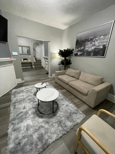Chic Contemporary & Spacious 3br Townhome in Columbus, USA