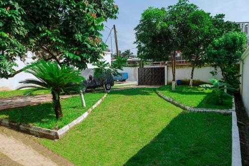 Villa Bonapriso-Hydrocarbures luxueux Consierge , gardien ,WiFi , groupe électrogène Villa Bonapriso-Hydrocarbures luxueux Consierge , gardien ,WiFi , groupe électrogène