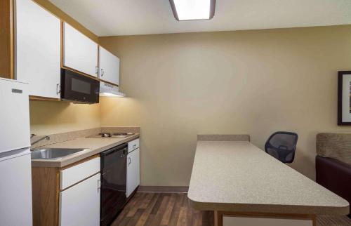 Deluxe Studio with Two Double Beds - Non-Smoking