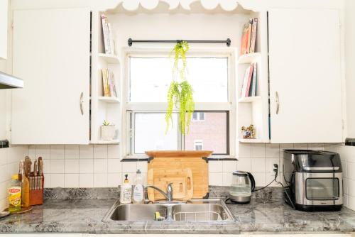 Room in cozy house close to Lawrence Ave, WiFi, parking, Toronto (zdjęcie 8)