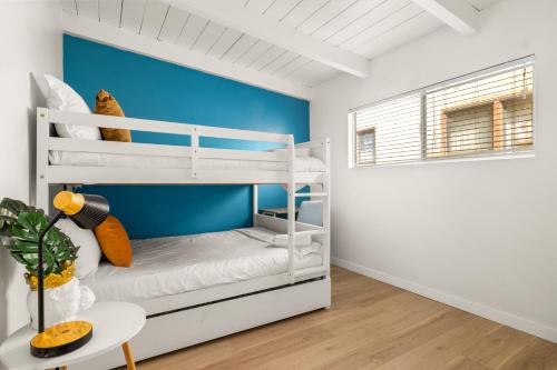 NEW! Ocean View Mid-Century Modern Beach House detail