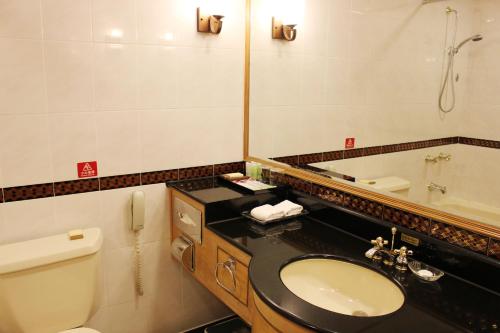room detail thumbnail 2