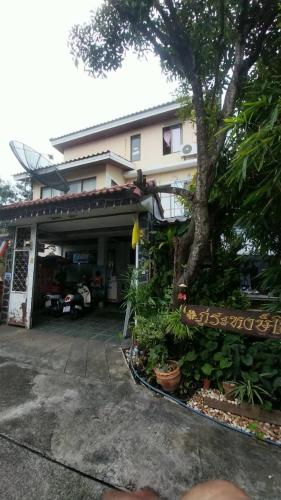 ที่พักนักเดินทาง ภู่ระหงษ์, Bangkok