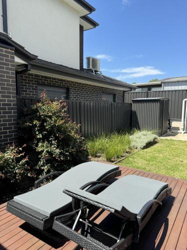 Rowville Stay - Home Away from Home - Tap to explore photos