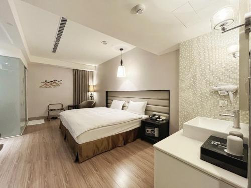 room detail thumbnail 1