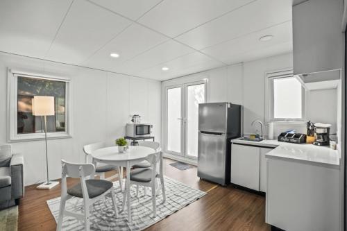 2BR Tiny Farm Home Near Seminole Hard Rock Casino! farmhouse in Fort Lauderdale, USA
