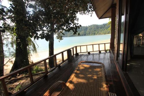 Altan/terrasse, Chomjan Beach Resort in Koh Phayam (Ranong)