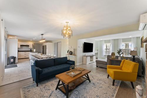 Amazing Vacation House in Poconos-HotTub-Game Room home in East Stroudsburg, USA