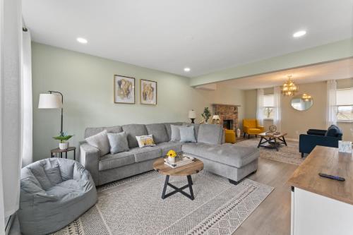 Amazing Vacation House in Poconos-HotTub-Game Room home in East Stroudsburg, USA