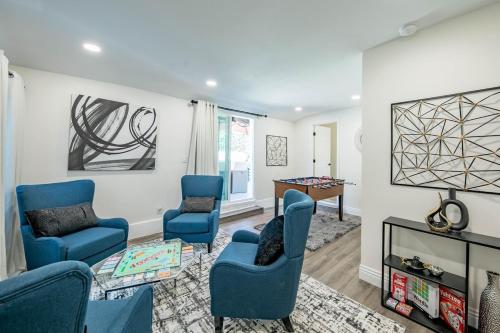 Sparkling Pool! 5 Bedroom 3 Bath Plus Game Room in Rosemead, USA
