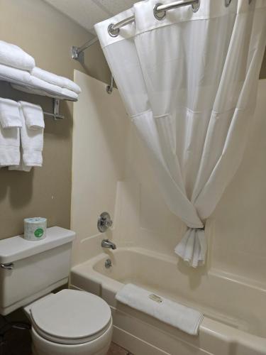 Super 8 by Wyndham Rapid City - image 14