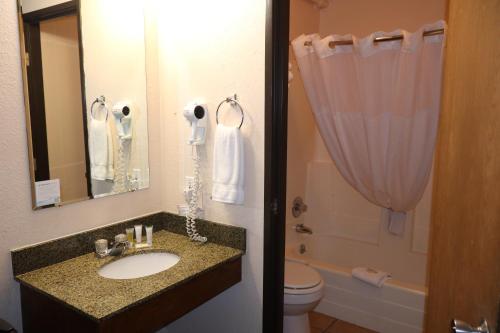 Super 8 by Wyndham Rapid City - image 14