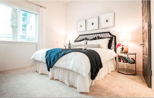 A-Class Lavish 2 bed Apt in Woodland Hills CA in Los Angeles, USA