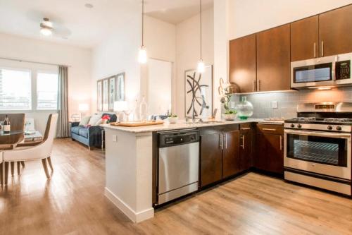 A-Class Lavish 2 bed Apt in Woodland Hills CA in Los Angeles, USA
