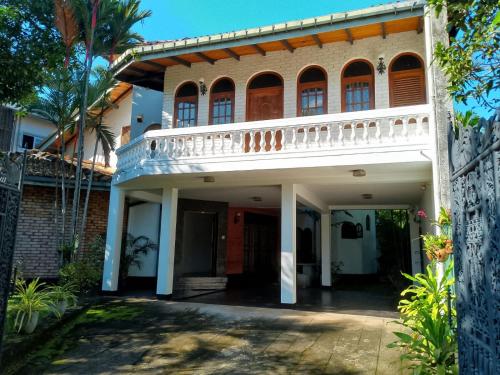 . Ceylon Travel and Stay Lodge