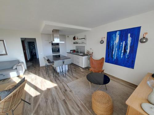 Superbe appartement piscine, tennis, vue mer et décoré avec goût Superbe appartement piscine, tennis, vue mer et décoré avec goût