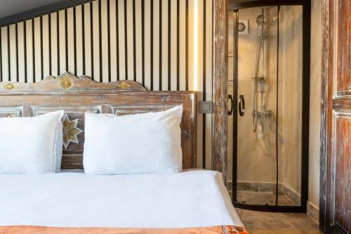 Wonder Wood Hotel - image 11