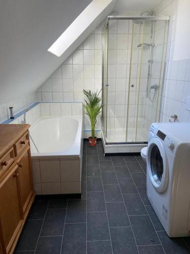 Fürdőszoba, Appartement für 2 Personen (Appartement fur 2 Personen) in Wallersdorf (Bajorország)