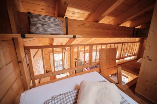 2 bedrooms, 5 beds
