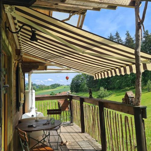 Holzhütte allein am Waldrand (Holzhutte allein am Waldrand) in Saldenburg