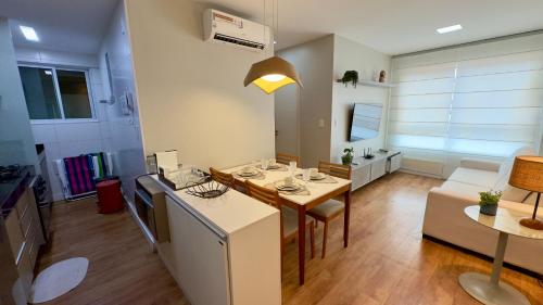 EDF PROMENADE - Apartamento com 2 quartos climatizados a 150m da beira-mar de ponta verde - Piscina, Academia, Sauna, Lavanderia, Home Cine, Churrasqueira, Salão de Jogos, Área Kids