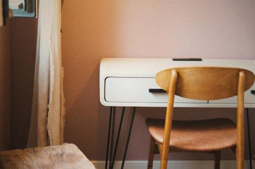 Classic Double Room image 4