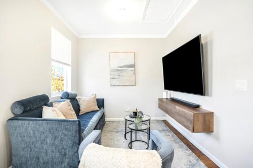 Boho Lux Getaway 20 Min to NYC in Union City, USA